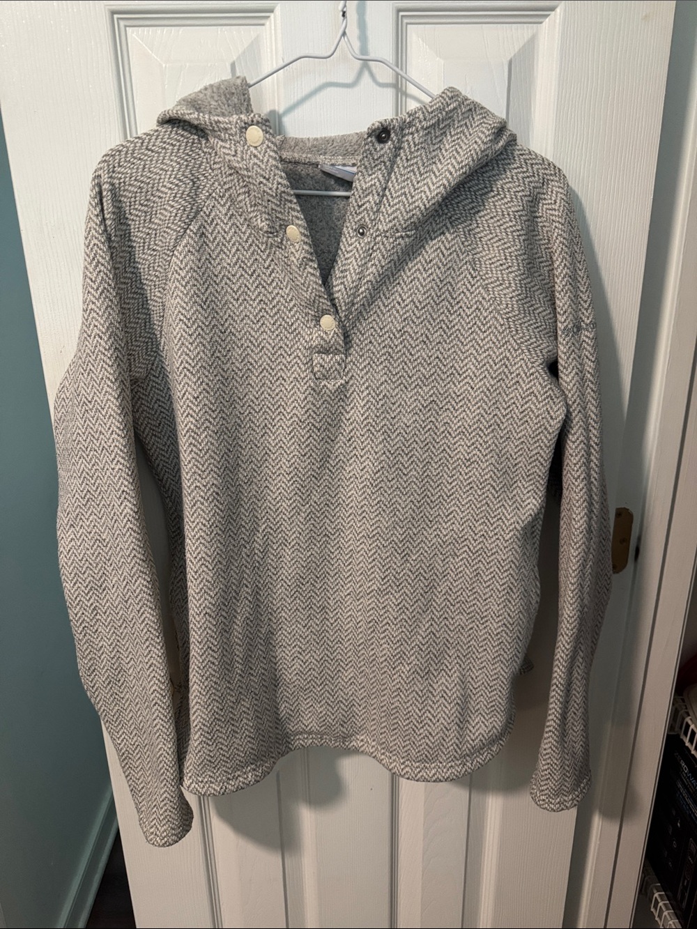 Columbia Light Gray Chevron Crewneck Hoodie Sweater